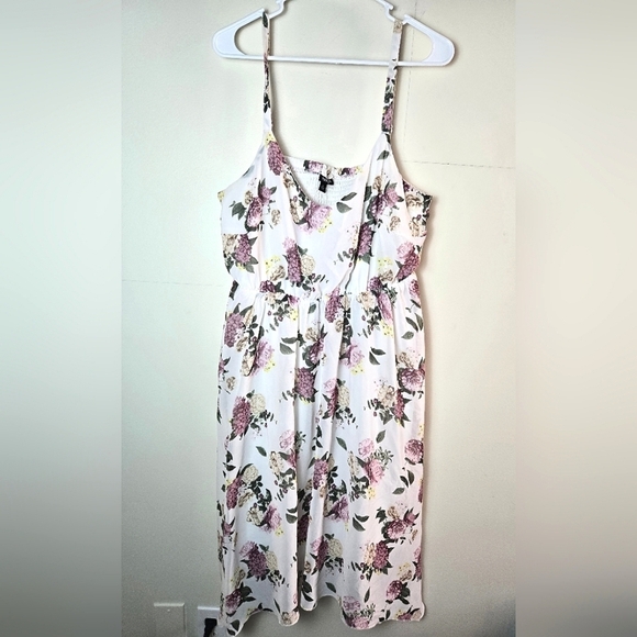 Women's Torrid Floral Hankerchief Spaghetti Strap Smocked Back Dress, Size 1X - Picture 1 of 3
